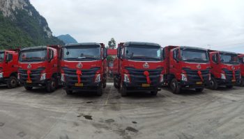 專業(yè)服務(wù)，成就大客戶，玉柴機電交付10臺乘龍自卸車